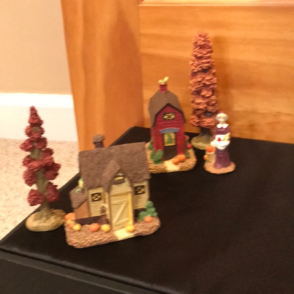 Thanksgiving Village Decor - Picture 10 of 14